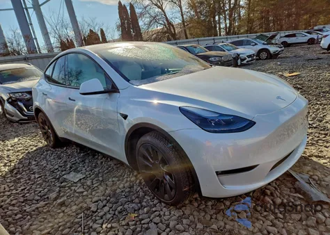 2023 Tesla Model Y z USA, uszkodzony, nr VIN 7SAYGDEE4PF875588